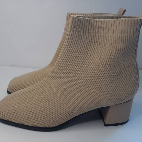 NWOT TIJN Tan Ribbed Knit Ankle Booties with Block Heel Size 8 - Picture 1 of 8